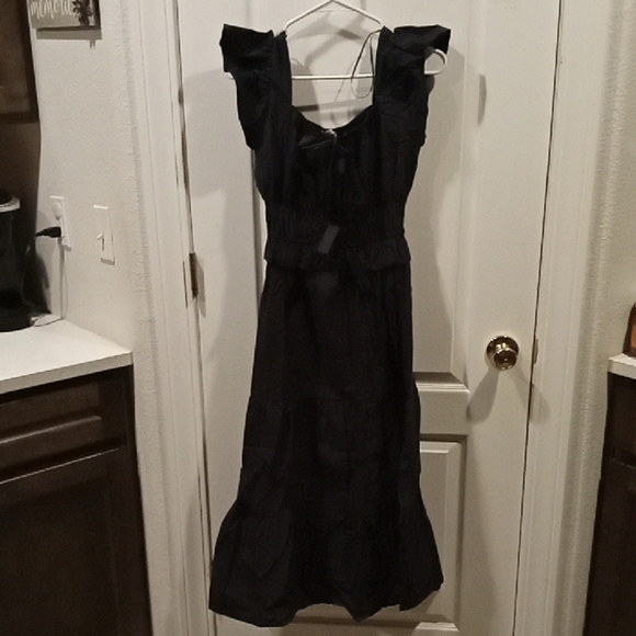 Dresses & Skirts - Elegant Black Ruffle Dress